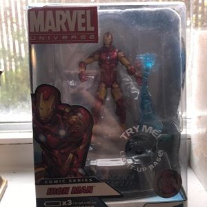 I’m selling an exclusive Marvel universe item.